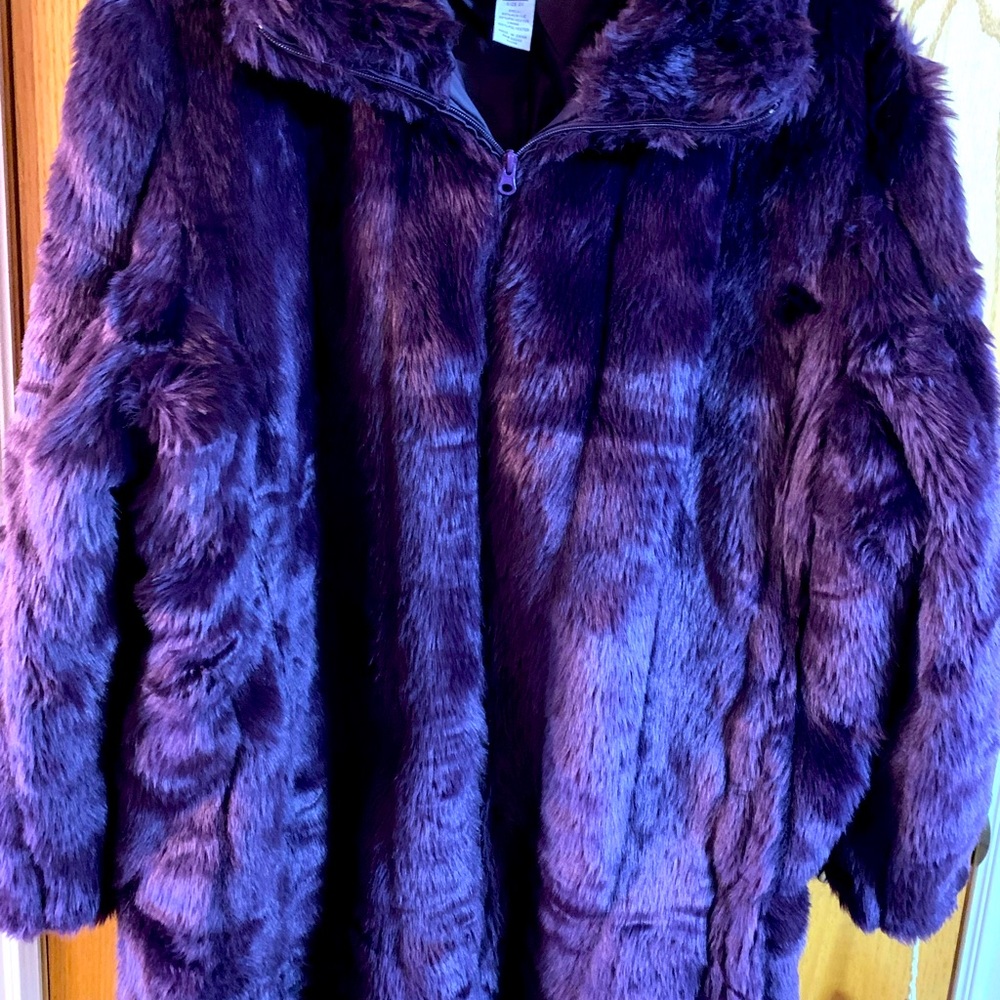 Beautiful faux fur purple coat 2X PLUS SIZE. NWOT